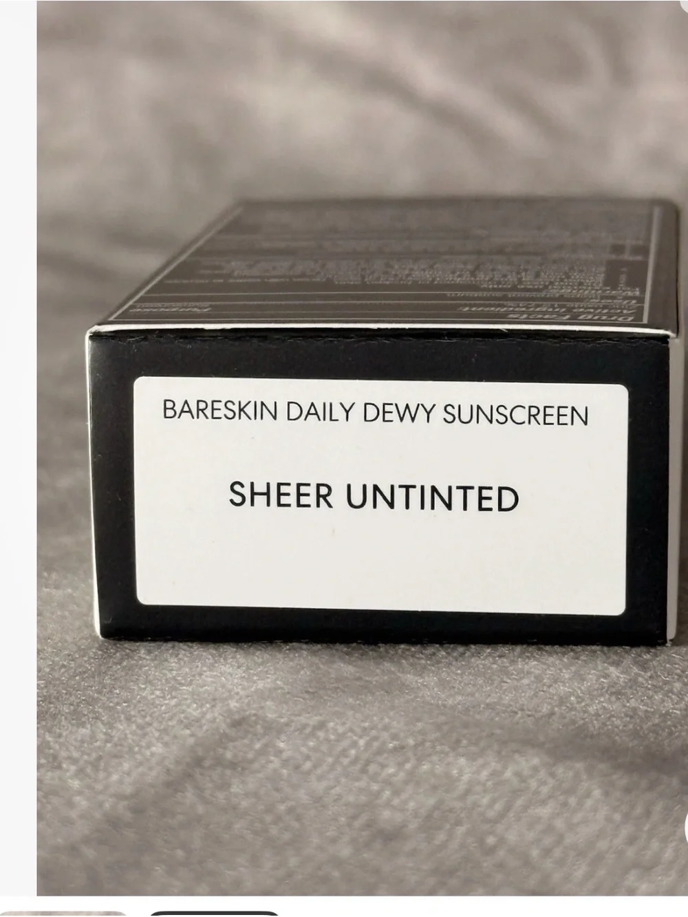 bareMinerals BARESKIN Daily Dewy Sunscreen SPF 30 - Black
